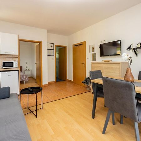 Apartments Claudia Crikvenica Bagian luar foto