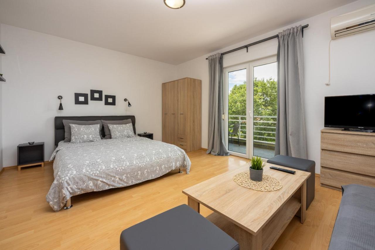 Apartments Claudia Crikvenica Bagian luar foto