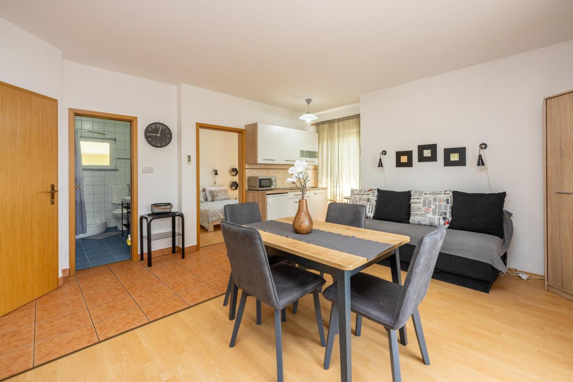 Apartments Claudia Crikvenica Bagian luar foto