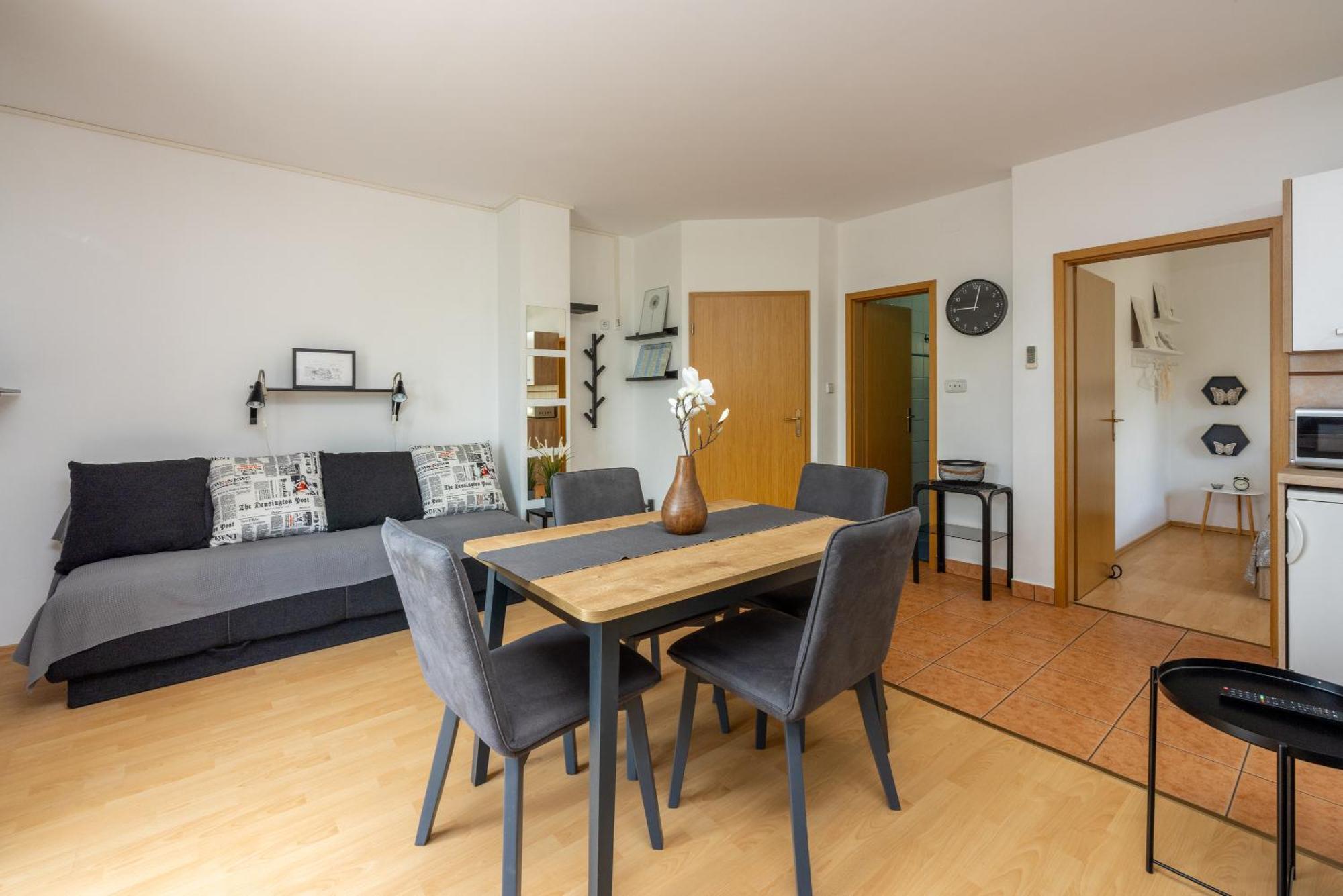 Apartments Claudia Crikvenica Bagian luar foto