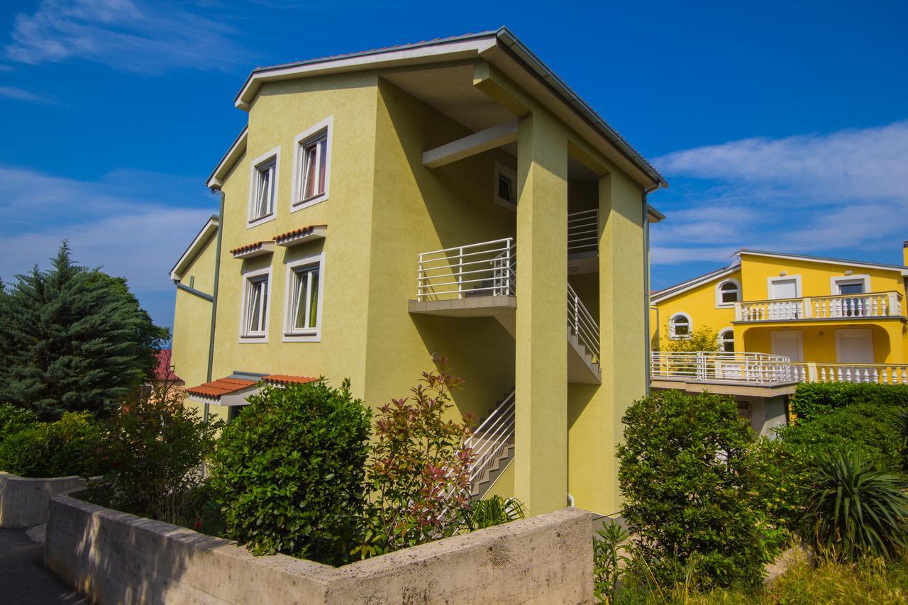 Apartments Claudia Crikvenica Bagian luar foto