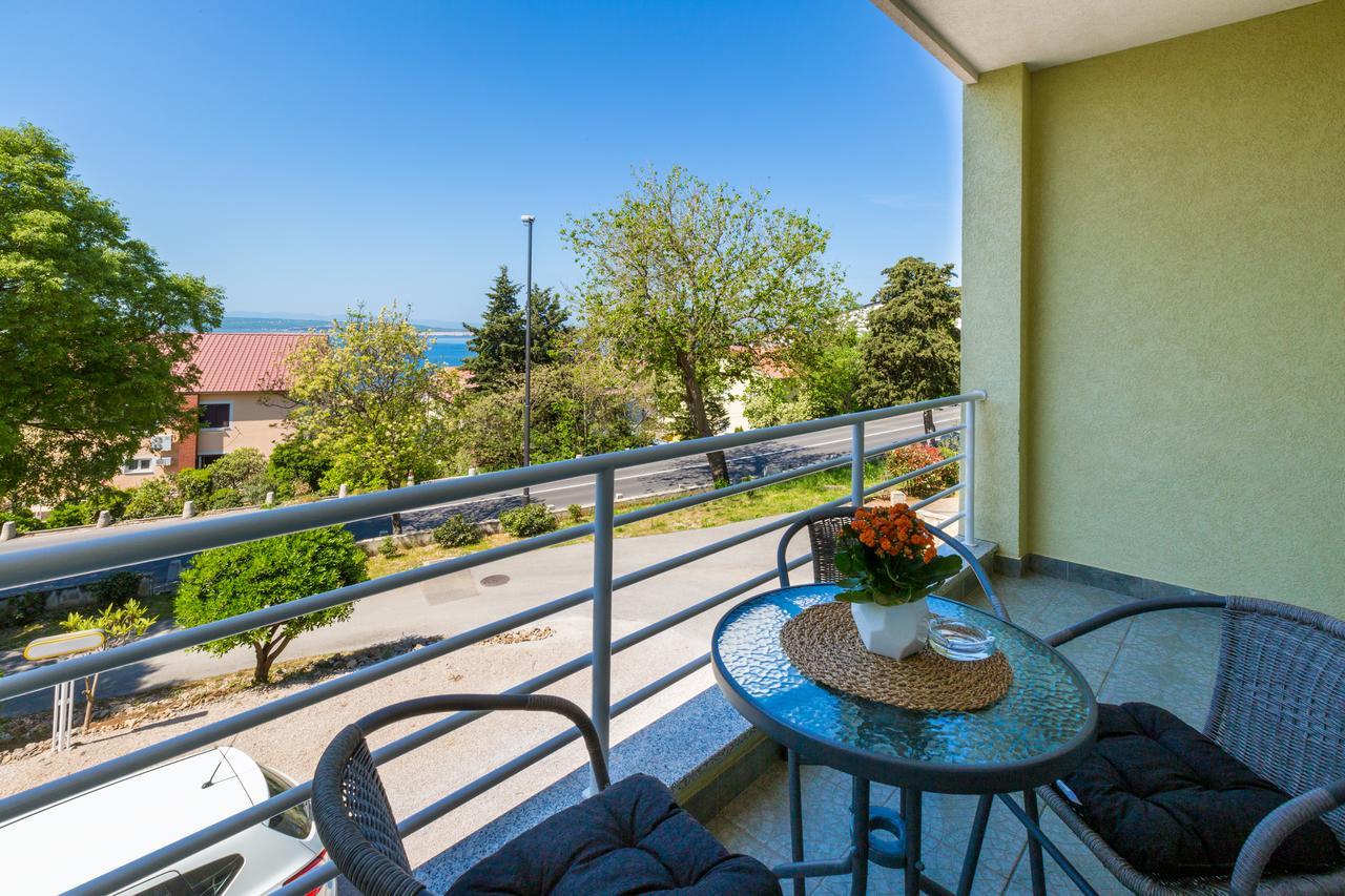 Apartments Claudia Crikvenica Bagian luar foto