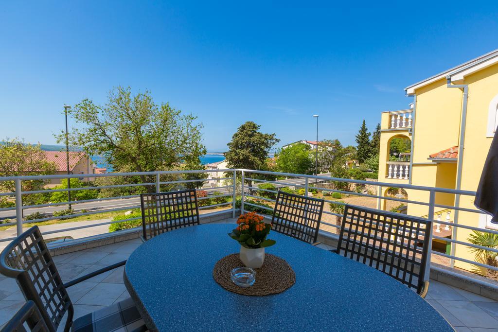 Apartments Claudia Crikvenica Bagian luar foto